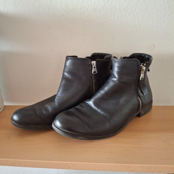 🏷️ 4/$20 - Steve Madden Black Leather Ankle Boots - Women's Size US 7M  EU 37 - Picture 2 of 5